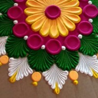 હાલ્ફ રાઉન્ડ રંગોળી 10